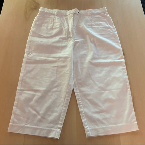 I.C.Y. by Tekport Trading. Cotton white long shorts/capris. Size 14/16 approx. - Picture 7 of 10